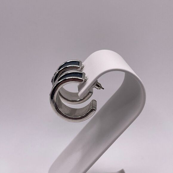 GUESS Silver-Tone Small Denim Logo Hoop Earrings - Picture 3 of 12